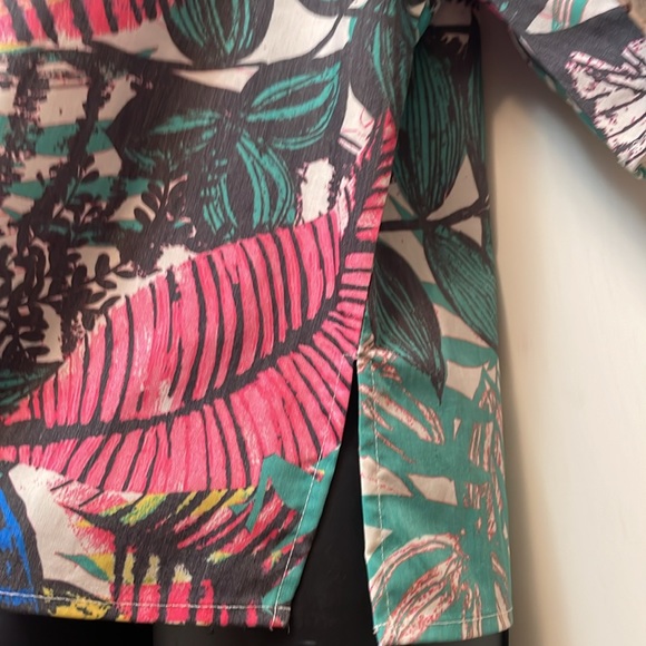 Flying tomato, large, women’s ruffle sleeve lightweight shirt. Safari print. - Picture 4 of 11